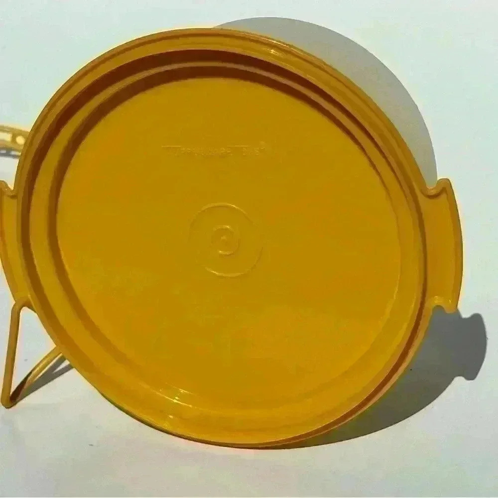 Cutest Tupperware Toy mini cake-taker complete with lid and handle - Picture 3 of 6